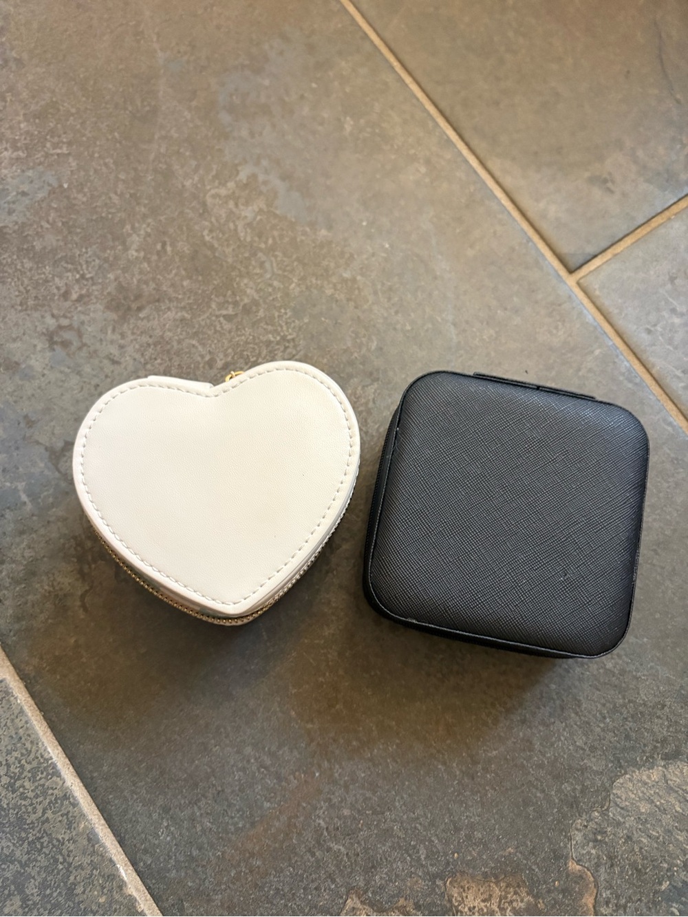 Heart-Shaped Jewelry Case - White